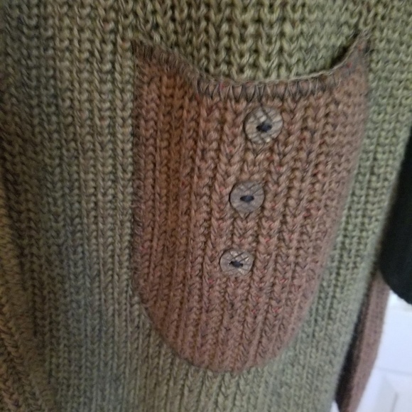 Sweater - Picture 5 of 5